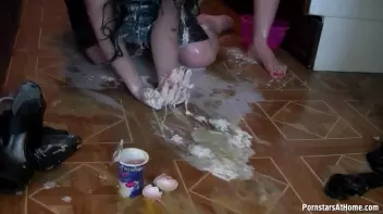 Eurobabes Just Don't Know How To Bake... Screencap 66 on sinx.preview.netperv.com