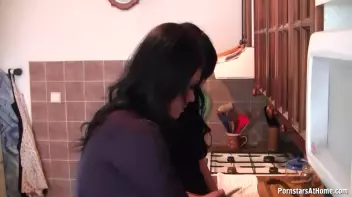 Eurobabes Just Don't Know How To Bake... Screencap 10 on sinx.preview.netperv.com