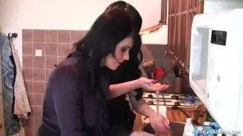 Eurobabes Just Don't Know How To Bake... Screencap 11 on sinx.preview.netperv.com