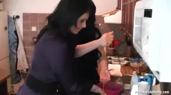 Eurobabes Just Don't Know How To Bake... Screencap 13 on sinx.preview.netperv.com