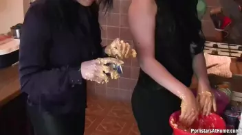 Eurobabes Just Don't Know How To Bake... Screencap 15 on sinx.preview.netperv.com