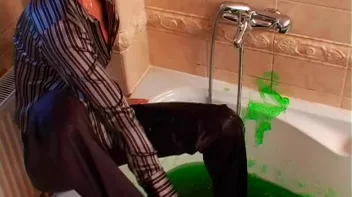 She Loves To Get Messy Any Way She Can Screencap 17 on sinx.preview.netperv.com