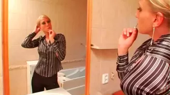 She Loves To Get Messy Any Way She Can Screencap 3 on sinx.preview.netperv.com