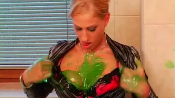 She Loves To Get Messy Any Way She Can Screencap 45 on sinx.preview.netperv.com