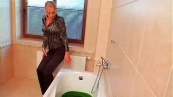 She Loves To Get Messy Any Way She Can Screencap 5 on sinx.preview.netperv.com