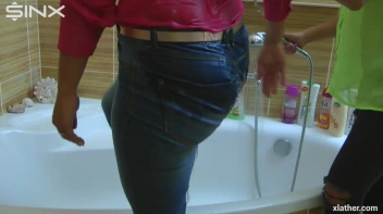 Brunette Babe's Wet and Sudsy Hair Wash Screencap 14 on sinx.preview.netperv.com