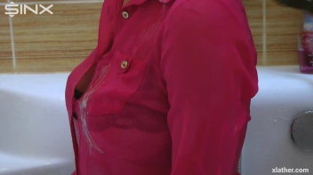 Brunette Babe's Wet and Sudsy Hair Wash Screencap 31 on sinx.preview.netperv.com