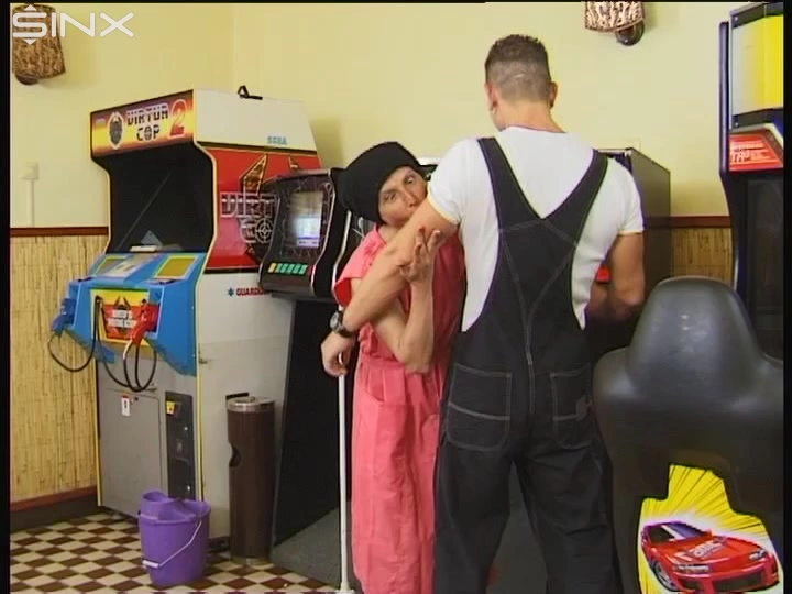 Durchgefickt im Spielsalon on sinx.preview.netperv.com