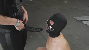 Blas Ihn tief , den Gummischwanz Screencap 6 on sinx.preview.netperv.com