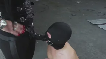 Blas Ihn tief , den Gummischwanz Screencap 16 on sinx.preview.netperv.com