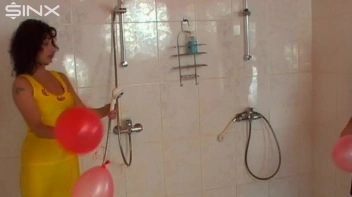 Sexy Babes Play With Balloons In The Shower Screencap 8 on sinx.preview.netperv.com