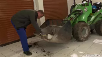 Bossy slut pissing Screencap 4 on sinx.preview.netperv.com