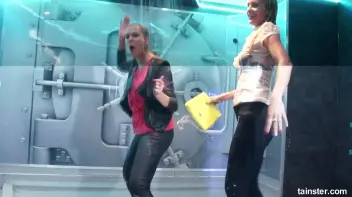 Wet amateurs owning these club showers Screencap 2 on sinx.preview.netperv.com