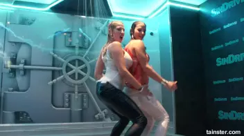 Wet amateurs owning these club showers Screencap 48 on sinx.preview.netperv.com