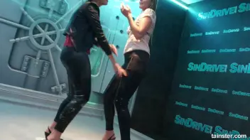 Wet amateurs owning these club showers Screencap 6 on sinx.preview.netperv.com