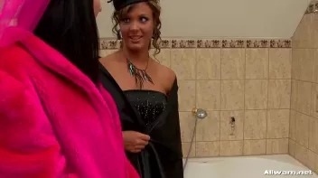 Glamor Gals Take A Milk Bath Screencap 3 on sinx.preview.netperv.com