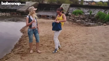 Jewelery Theft Has A Way Of Coming Between Friends! Screencap 11 on sinx.preview.netperv.com