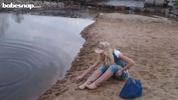 Jewelery Theft Has A Way Of Coming Between Friends! Screencap 2 on sinx.preview.netperv.com