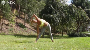 Pissing Princess In The Park Screencap 2 on sinx.preview.netperv.com