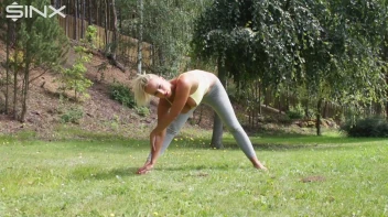 Pissing Princess In The Park Screencap 21 on sinx.preview.netperv.com