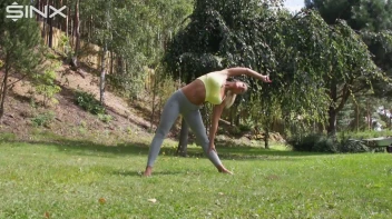 Pissing Princess In The Park Screencap 3 on sinx.preview.netperv.com