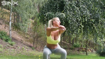 Pissing Princess In The Park Screencap 5 on sinx.preview.netperv.com