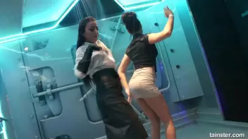 Wet and crazy amateur girls  Screencap 1 on sinx.preview.netperv.com