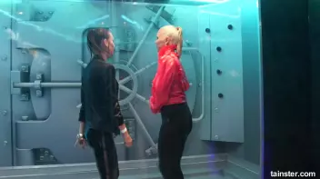 Wet and crazy amateur girls  Screencap 40 on sinx.preview.netperv.com