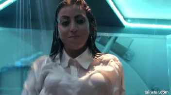 Wet and crazy amateur girls  Screencap 6 on sinx.preview.netperv.com