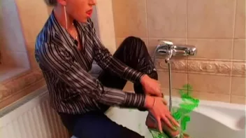 She Loves To Get Messy Any Way She Can Screencap 20 on sinx.preview.netperv.com