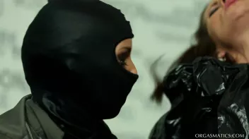 Taking It For The Triple Team Screencap 43 on sinx.preview.netperv.com