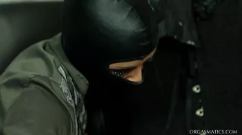 Taking It For The Triple Team Screencap 64 on sinx.preview.netperv.com