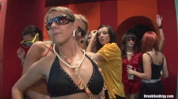 Bikini Beach Balls Part 4 - Cam 2 Screencap 71 on sinx.preview.netperv.com