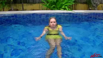 Leony The Wetlook Wonder Screencap 58 on sinx.preview.netperv.com