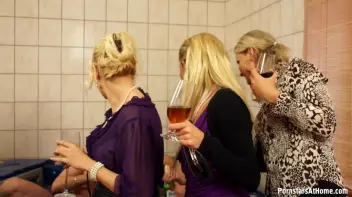 Jacuzzi Floozies Part 1 Screencap 5 on sinx.preview.netperv.com