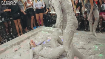 Messy Wrestling: Valentina Ross The Boss Throws Down In The Mud In Style!! Screencap 26 on sinx.preview.netperv.com