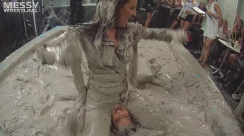 Messy Wrestling: Valentina Ross The Boss Throws Down In The Mud In Style!! Screencap 28 on sinx.preview.netperv.com