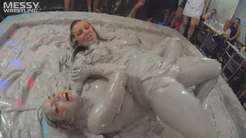 Messy Wrestling: Valentina Ross The Boss Throws Down In The Mud In Style!! Screencap 37 on sinx.preview.netperv.com