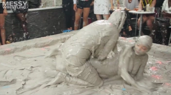 Messy Wrestling: Valentina Ross The Boss Throws Down In The Mud In Style!! Screencap 61 on sinx.preview.netperv.com