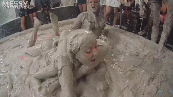 Messy Wrestling: Valentina Ross The Boss Throws Down In The Mud In Style!! Screencap 63 on sinx.preview.netperv.com