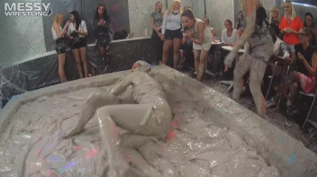 Messy Wrestling: Valentina Ross The Boss Throws Down In The Mud In Style!! Screencap 64 on sinx.preview.netperv.com