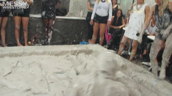 Messy Wrestling: Valentina Ross The Boss Throws Down In The Mud In Style!! Screencap 68 on sinx.preview.netperv.com