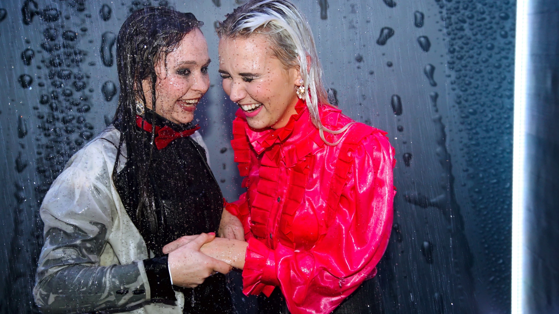 Elegant, Wet, And Living It Up! on sinx.preview.netperv.com