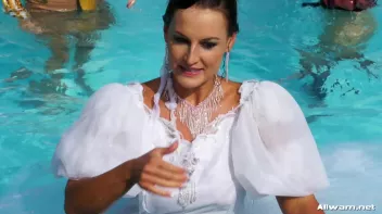Wedding Day Wetlook Disaster Screencap 46 on sinx.preview.netperv.com