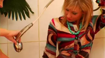 Sponging Each Other Down Screencap 58 on sinx.preview.netperv.com