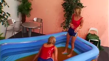 Sexy Bitches Club Gets Oily Screencap 49 on sinx.preview.netperv.com