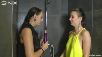 Cuties Share Sudsy Shower Time Screencap 30 on sinx.preview.netperv.com