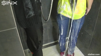 Cuties Share Sudsy Shower Time Screencap 47 on sinx.preview.netperv.com