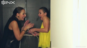 Cuties Share Sudsy Shower Time Screencap 52 on sinx.preview.netperv.com