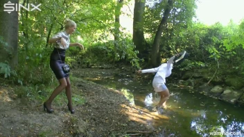 Bitchy WAM Catfight Takes Place In Stream Screencap 2 on sinx.preview.netperv.com